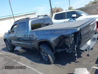 2022 Toyota Tacoma SR5 z VIN 3TMBZ5DN5NM036322, wystawiony jako IAAI lot #42437939 z przebiegiem 77 805 mil mil oraz . Historia ofert i sprzedaży dostępna na DreamBid. Obrazek 15.