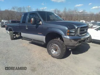 2004 Ford Super Duty F-250 XL with VIN 1FTNX21P04EB90318, listed as a IAAI auction lot 41640316 with 218,352 mi miles. Bid and sale history available at carsss.com. Image 1.