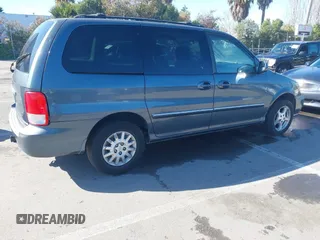 2002 Kia Sedona LX with VIN KNDUP131826297204, listed as a IAAI auction lot 41510393 with 136,337 mi miles. Bid and sale history available at carsss.com. Image 4.