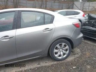 2011 Mazda Mazda3 i Sport with VIN JM1BL1UG0B1401901, listed as a IAAI auction lot 42058681 with 147,060 mi miles. Bid and sale history available at carsss.com. Image 15.