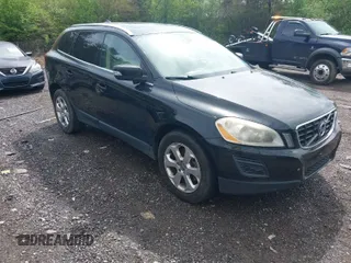 2013 Volvo XC60 3.2L with VIN YV4952DL3D2412221, listed as a IAAI auction lot 41891879 with 198,326 mi miles. Bid and sale history available at carsss.com. Image 1.