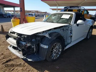 2018 FIAT 124 Spider Abarth z VIN JC1NFAEK9J0137571, wystawiony jako IAAI lot #42333604 z przebiegiem 31 532 mil mil oraz . Historia ofert i sprzedaży dostępna na DreamBid. Obrazek 18.