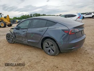 2023 Tesla Model 3 z VIN 5YJ3E1EA0PF622289, wystawiony jako Copart lot #60626335 z przebiegiem 34 158 mil mil oraz Szkoda całkowita • Salvage title. Historia ofert i sprzedaży dostępna na DreamBid. Obrazek 2.