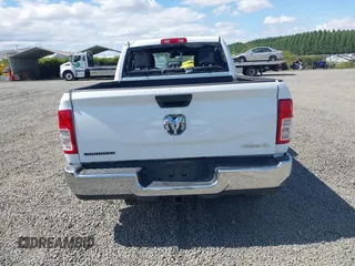 2024 Ram 2500 Big Horn z VIN 3C6UR5DL5RG303820, wystawiony jako IAAI lot #42615583 z przebiegiem 14 564 mil mil oraz . Historia ofert i sprzedaży dostępna na DreamBid. Obrazek 17.