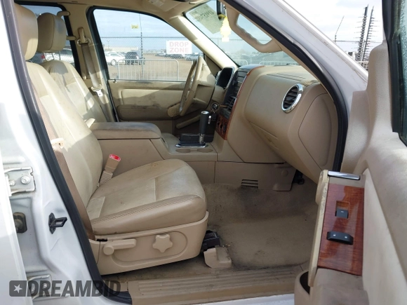 2007 Ford Explorer Eddie Bauer z VIN 1FMEU64E77UB17558, wystawiony jako IAAI lot #41915748 z przebiegiem Nie podano mil oraz . Historia ofert i sprzedaży dostępna na DreamBid. Obrazek 5.