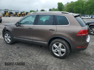 2013 Volkswagen Touareg Lux z VIN WVGEF9BP6DD010285, wystawiony jako Copart lot #54008285 z przebiegiem 172 257 mil mil oraz Czysty tytuł • Clean title. Historia ofert i sprzedaży dostępna na DreamBid. Obrazek 2.