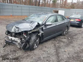 2022 Volkswagen Jetta SE with VIN 3VWEM7BU7NM007192, listed as a IAAI auction lot 41126061 with 35,241 mi miles. Bid and sale history available at carsss.com. Image 2.