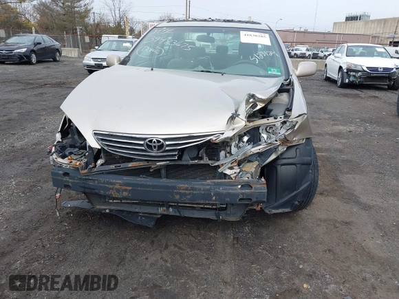2006 Toyota Camry STD z VIN 4T1BE30KX6U645197, wystawiony jako IAAI lot #41830285 z przebiegiem 215 098 mil mil oraz . Historia ofert i sprzedaży dostępna na DreamBid. Obrazek 6.