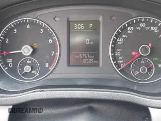 2014 Volkswagen Passat S z VIN 1VWAT7A33EC038497, wystawiony jako IAAI lot #41922616 z przebiegiem 110 509 mil mil oraz . Historia ofert i sprzedaży dostępna na DreamBid. Obrazek 15.