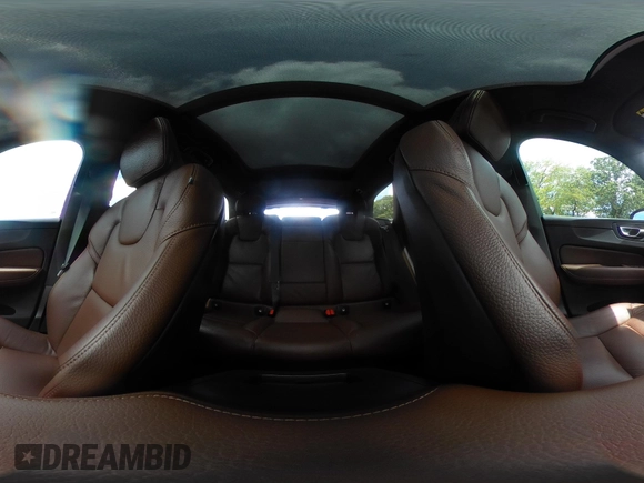 2021 Volvo XC60 Momentum with VIN YV4102DK4M1818887, listed as a IAAI auction lot 42246132 with 58,418 mi miles and . Bid and sale history available at DreamBid. Image 19.