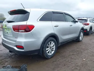 2019 Kia Sorento LX with VIN 5XYPGDA31KG436492, listed as a IAAI auction lot 41900083 with 106,789 mi miles. Bid and sale history available at carsss.com. Image 4.