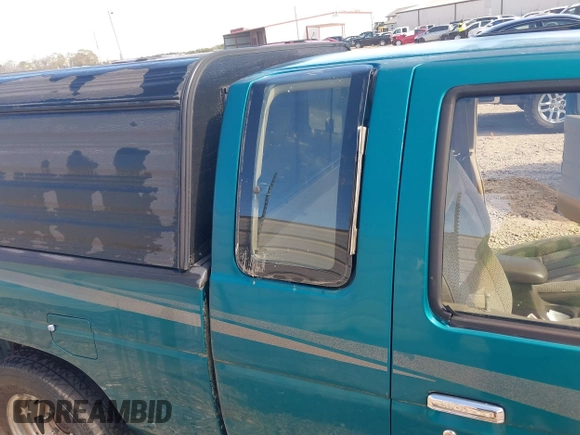 1997 Nissan Frontier XE z VIN 1N6SD16S8VC414870, wystawiony jako IAAI lot #41830303 z przebiegiem 103 158 mil mil oraz . Historia ofert i sprzedaży dostępna na DreamBid. Obrazek 6.