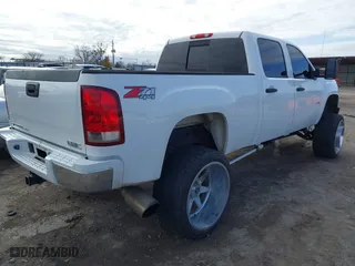 2008 GMC Sierra 2500HD SLE1 with VIN 1GTHK23608F184809, listed as a IAAI auction lot 41089039 with 272,436 mi miles. Bid and sale history available at carsss.com. Image 4.