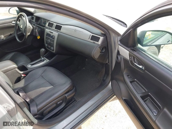 2008 Chevrolet Impala LT with VIN 2G1WT58K789181032, listed as a IAAI auction lot 41838709 with 231,411 mi miles. Bid and sale history available at carsss.com. Image 5.