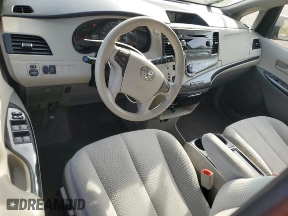 2014 Toyota Sienna LE AAS z VIN 5TDKK3DC2ES444056, wystawiony jako Copart lot #54064405 z przebiegiem 146 550 mil mil oraz Szkoda całkowita • Salvage title. Historia ofert i sprzedaży dostępna na DreamBid. Obrazek 8.
