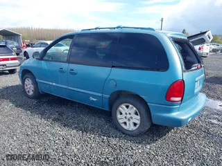 1996 Dodge Caravan SE with VIN 1B4GP45R9TB426378, listed as a IAAI auction lot 41947737 with 150,182 mi miles. Bid and sale history available at carsss.com. Image 3.