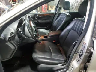 2005 Mercedes-Benz C 320 z VIN WDBRF84J65F557876, wystawiony jako Copart lot #76041884 z przebiegiem 113 664 mil mil oraz Czysty tytuł • Clean title. Historia ofert i sprzedaży dostępna na DreamBid. Obrazek 7.