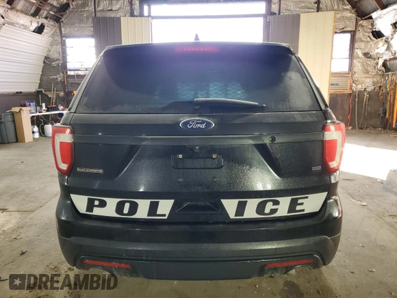 2017 Ford Police Interceptor Utility z VIN 1FM5K8AR0HGE01722, wystawiony jako Copart lot #50491815 z przebiegiem 187 912 mil mil oraz Szkody całkowita. Historia ofert i sprzedaży dostępna na DreamBid. Obrazek 6.