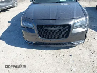 2016 Chrysler 300 S z VIN 2C3CCAGG8GH191481, wystawiony jako IAAI lot #41908050 z przebiegiem 174 575 mil mil oraz . Historia ofert i sprzedaży dostępna na DreamBid. Obrazek 6.
