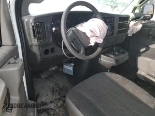 2020 GMC Savana Cargo z VIN 1GTW7AFGXL1264289, wystawiony jako Copart lot #46355335 z przebiegiem 112 214 mil mil oraz Szkoda całkowita • Salvage title. Historia ofert i sprzedaży dostępna na DreamBid. Obrazek 8.
