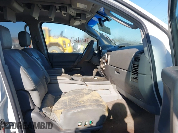 2004 Nissan Armada LE z VIN 5N1AA08B24N733873, wystawiony jako IAAI lot #41864163 z przebiegiem 323 838 mil mil oraz . Historia ofert i sprzedaży dostępna na DreamBid. Obrazek 5.