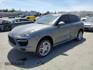 2013 Porsche Cayenne GTS z VIN WP1AD2A27DLA75169, wystawiony jako Copart lot #56705735 z przebiegiem 148 880 mil mil oraz Szkoda całkowita • Salvage title. Historia ofert i sprzedaży dostępna na DreamBid. Obrazek 1.