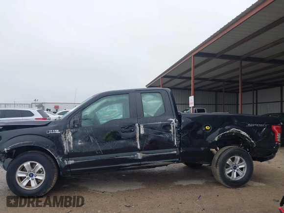 2017 Ford F-150 XL z VIN 1FTEX1C82HKE48197, wystawiony jako IAAI lot #41954267 z przebiegiem 72 946 mil mil oraz . Historia ofert i sprzedaży dostępna na DreamBid. Obrazek 6.