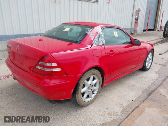 2001 Mercedes-Benz SLK 230/320 z VIN WDBKK65F31F223603, wystawiony jako IAAI lot #42307611 z przebiegiem 136 357 mil mil oraz . Historia ofert i sprzedaży dostępna na DreamBid. Obrazek 4.