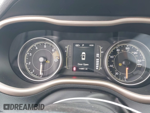 2017 Jeep Cherokee Latitude z VIN 1C4PJLCB6HW668128, wystawiony jako IAAI lot #42825498 z przebiegiem 110 951 mil mil oraz . Historia ofert i sprzedaży dostępna na DreamBid. Obrazek 16.