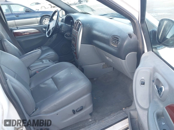2005 Chrysler Town & Country Limited with VIN 2C8GP64L25R161995, listed as a IAAI auction lot 41403697 with 244,202 mi miles. Bid and sale history available at carsss.com. Image 5.