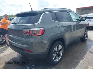 2019 Jeep Compass Limited z VIN 3C4NJDCB3KT734161, wystawiony jako IAAI lot #42114380 z przebiegiem 131 426 mil mil oraz . Historia ofert i sprzedaży dostępna na DreamBid. Obrazek 4.