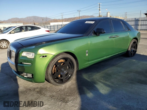 2015 Rolls-Royce Ghost z VIN SCA664S50FUX53383, wystawiony jako Copart lot #79297474 z przebiegiem 19 035 mil mil oraz Szkody całkowita. Historia ofert i sprzedaży dostępna na DreamBid. Obrazek 1.