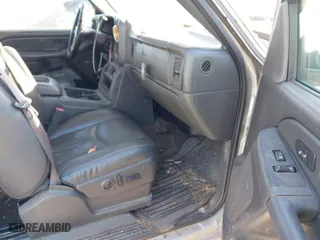 2006 Chevrolet Silverado 1500 LT1 with VIN 2GCEK13T961178126, listed as a IAAI auction lot 41387524 with 402,089 mi miles. Bid and sale history available at carsss.com. Image 5.