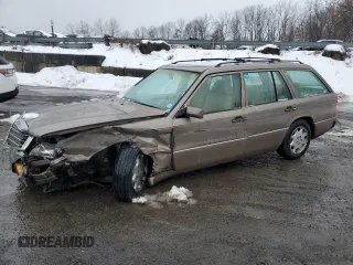 1992 Mercedes-Benz 300 with VIN WDBEA90E9NF223207, listed as a Copart auction lot 44739805 with 210,394 mi miles and Non Repairable. Bid and sale history available at DreamBid. Image 1.