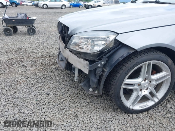 2008 Mercedes-Benz C 300 Sport z VIN WDDGF54X88R014131, wystawiony jako IAAI lot #42322775 z przebiegiem 153 237 mil mil oraz . Historia ofert i sprzedaży dostępna na DreamBid. Obrazek 13.