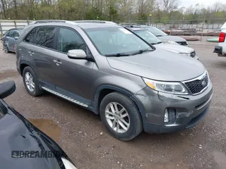 2014 Kia Sorento LX z VIN 5XYKT4A63EG474388, wystawiony jako IAAI lot #41919919 z przebiegiem 155 776 mil mil oraz . Historia ofert i sprzedaży dostępna na DreamBid. Obrazek 1.