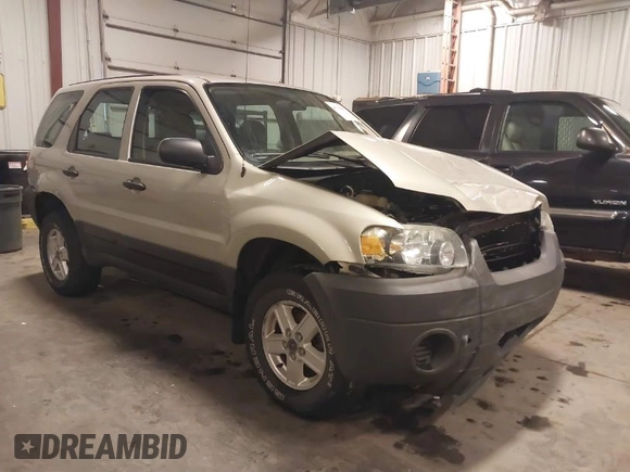2005 Ford Escape XLS Value with VIN 1FMYU02Z35KA57707, listed as a IAAI auction lot 41759027 with 1 mi miles. Bid and sale history available at carsss.com. Image 1.