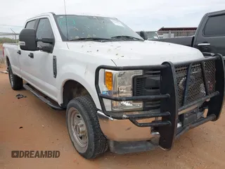 2017 Ford F-250 Lariat z VIN 1FT7W2B66HED43288, wystawiony jako IAAI lot #42103949 z przebiegiem 161 710 mil mil oraz . Historia ofert i sprzedaży dostępna na DreamBid. Obrazek 1.