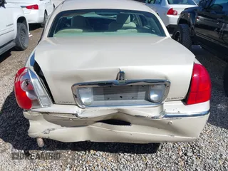2003 Lincoln Town Car Cartier z VIN 1LNHM83W03Y643441, wystawiony jako IAAI lot #41626585 z przebiegiem 130 785 mil mil oraz . Historia ofert i sprzedaży dostępna na DreamBid. Obrazek 16.
