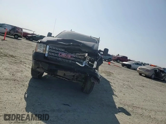 2011 GMC Sierra 2500HD Denali z VIN 1GT125C84BF262407, wystawiony jako Copart lot #59627705 z przebiegiem 155 259 mil mil oraz Szkoda całkowita • Salvage title. Historia ofert i sprzedaży dostępna na DreamBid. Obrazek 14.