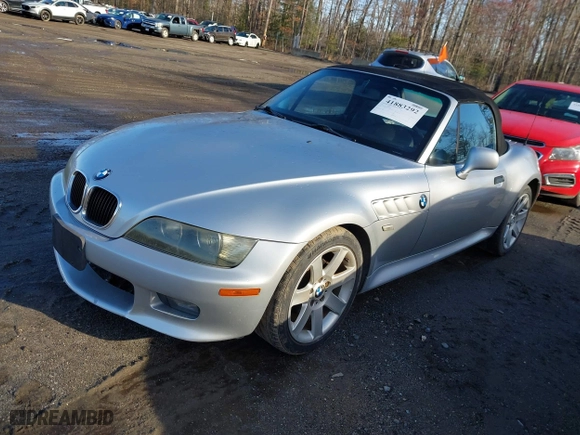 2001 BMW Z3 2.5i with VIN WBACN33461LM03363, listed as a IAAI auction lot 41883292 with 184,957 mi miles. Bid and sale history available at carsss.com. Image 2.