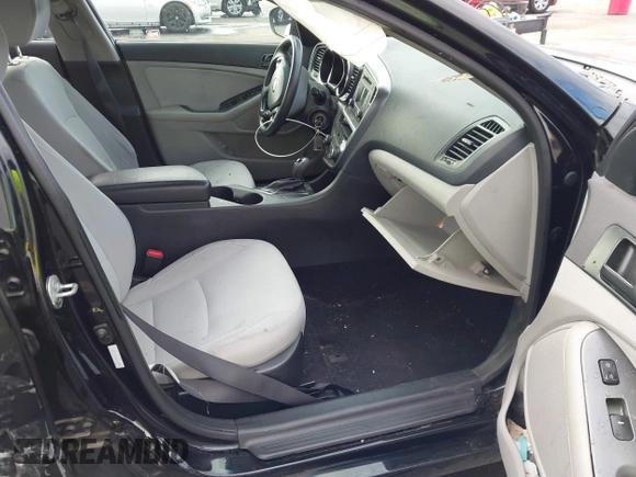 2013 Kia Optima LX z VIN 5XXGM4A74DG221272, wystawiony jako IAAI lot #41470828 z przebiegiem 76 452 mil mil oraz . Historia ofert i sprzedaży dostępna na DreamBid. Obrazek 5.