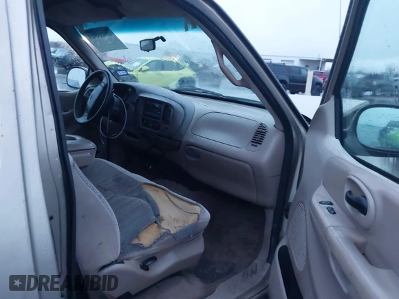 1999 Ford F-150 XL with VIN 1FTRX17L1XNA06282, listed as a IAAI auction lot 41545503 with 234,817 mi miles. Bid and sale history available at carsss.com. Image 5.