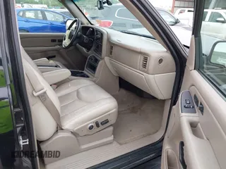 2004 Chevrolet Suburban LT z VIN 1GNFK16ZX4J291419, wystawiony jako IAAI lot #42163331 z przebiegiem 235 054 mil mil oraz . Historia ofert i sprzedaży dostępna na DreamBid. Obrazek 5.