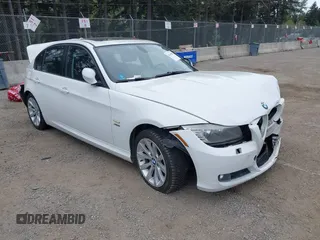 2011 BMW 3 Series 328i xDrive z VIN WBAPK5G59BNN27626, wystawiony jako IAAI lot #42140058 z przebiegiem 122 120 mil mil oraz . Historia ofert i sprzedaży dostępna na DreamBid. Obrazek 1.