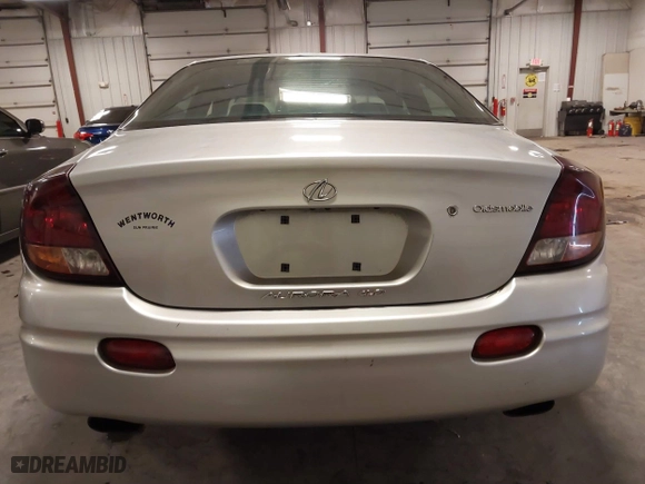 2001 Oldsmobile Aurora with VIN 1G3GS64C214111868, listed as a IAAI auction lot 41721992 with 146,785 mi miles. Bid and sale history available at carsss.com. Image 17.