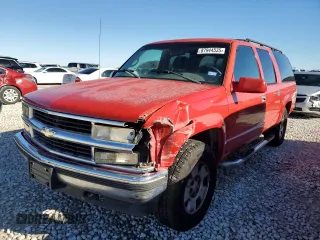 1996 Chevrolet Suburban z VIN 3GNFK16R3TG147422, wystawiony jako Copart lot #87944535 z przebiegiem 250 788 mil mil oraz Szkoda całkowita • Salvage title. Historia ofert i sprzedaży dostępna na DreamBid. Obrazek 1.