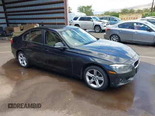 2013 BMW 3 Series 328i xDrive z VIN WBA3B3C52DF536321, wystawiony jako IAAI lot #42004170 z przebiegiem 70 985 mil mil oraz . Historia ofert i sprzedaży dostępna na DreamBid. Obrazek 1.