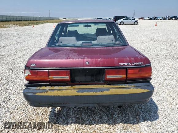 1991 Toyota Camry DLX z VIN 4T1SV21E4MU332100, wystawiony jako Copart lot #64645474 z przebiegiem 164 143 mil mil oraz Czysty tytuł • Clean title. Historia ofert i sprzedaży dostępna na DreamBid. Obrazek 6.