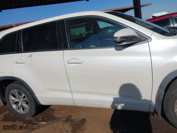 2015 Toyota Highlander LE with VIN 5TDBKRFH5FS115459, listed as a IAAI auction lot 41326097 with 158,574 mi miles. Bid and sale history available at carsss.com. Image 13.
